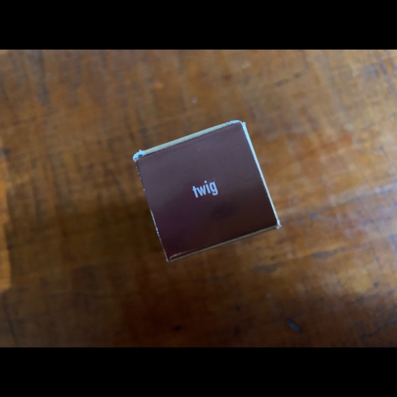 Stila Shimmer and Glow liquid eye shadow in Twig - Picture 3 of 4